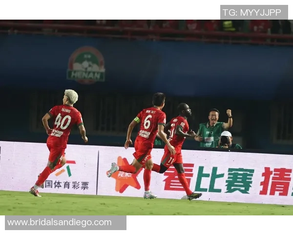 李铁重塑中超霸主形象，上海申花再度捧起中超冠军奖杯