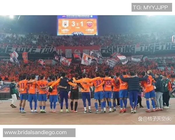 山东鲁能再次夺得中超冠军，球队士气高涨迎接新赛季挑战